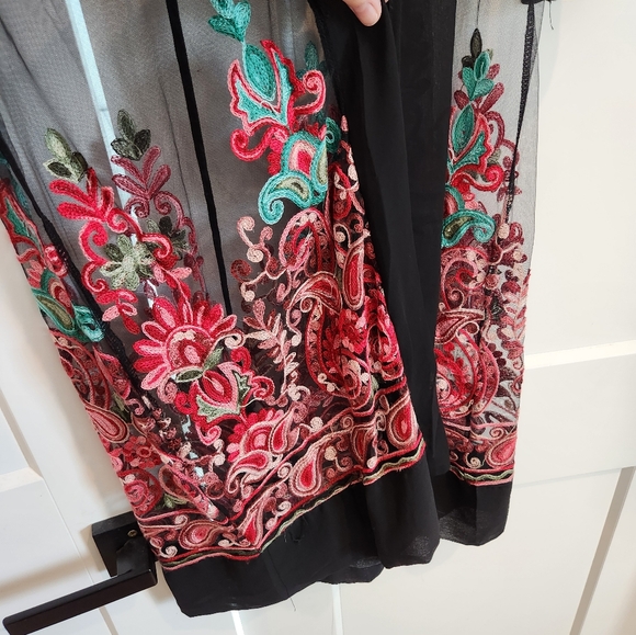 Embroidered Robe - Picture 3 of 3